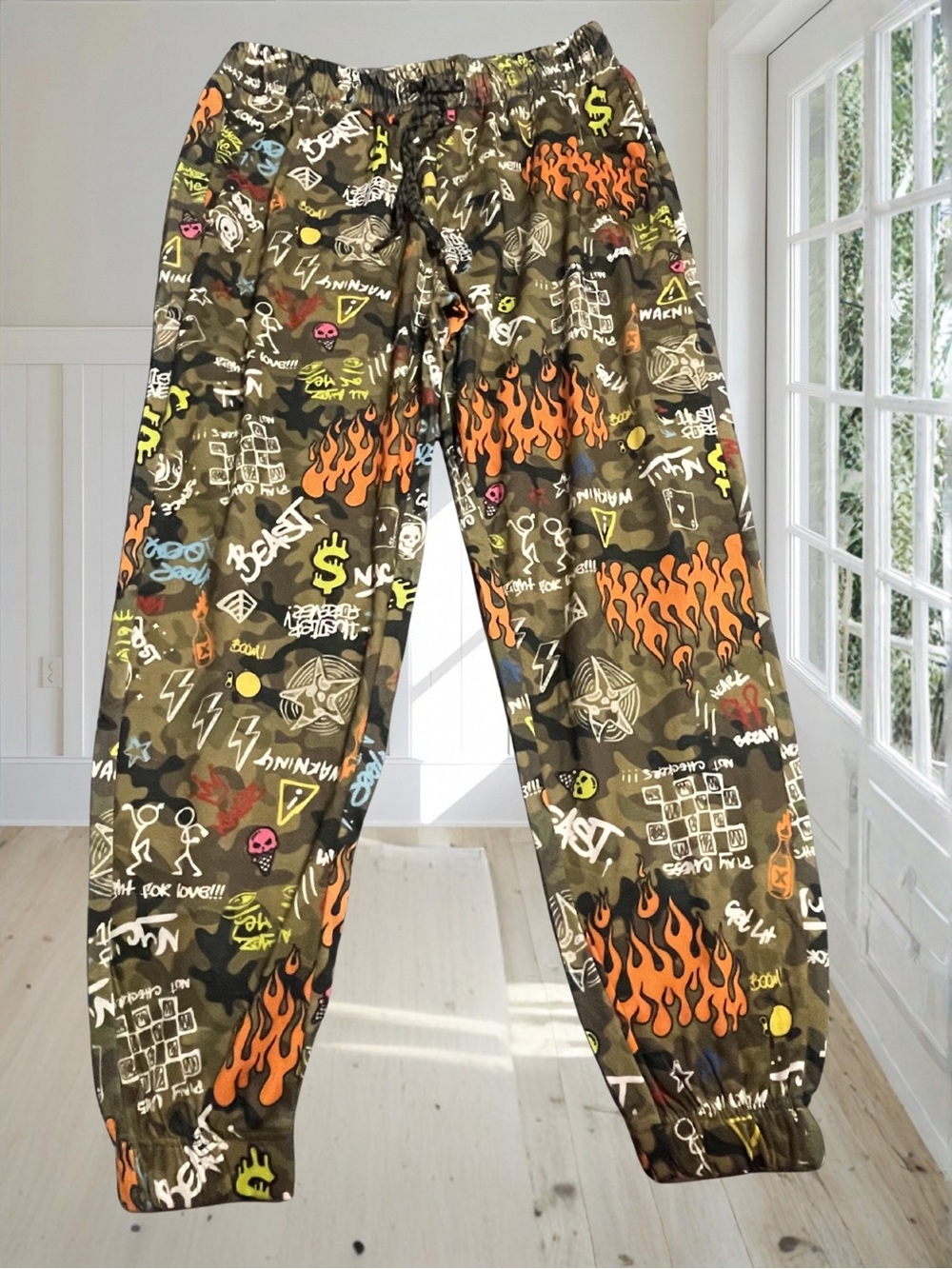 FRESH PRINTS OF BEL-AIR Men’s Camo Graffiti Joggers XL NWT Streetwear Flames - Picture 2 of 13